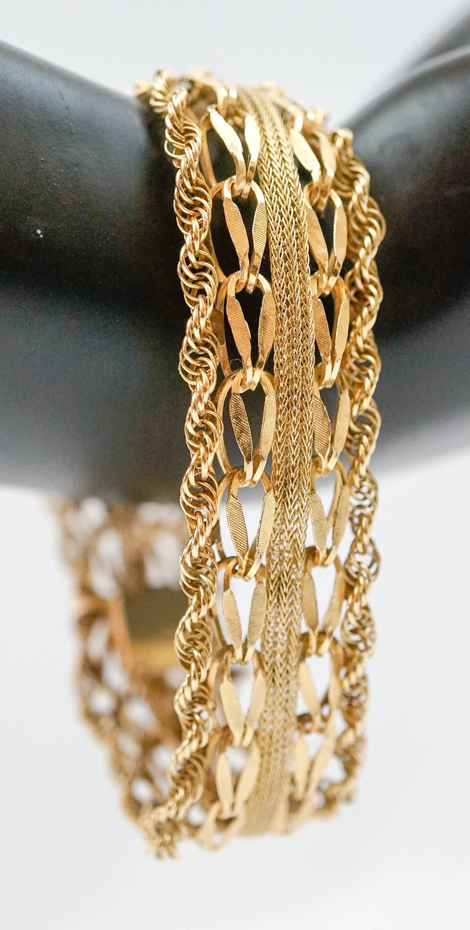 14k Gold Woven Bracelet Weighing 23 grams