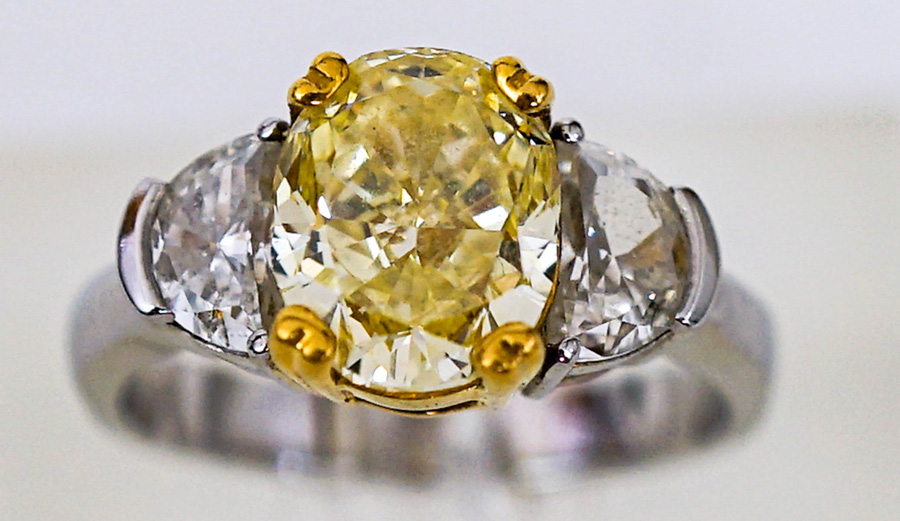 Platinum Yellow Diamond Ring 3.05 Ct